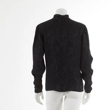 UNGARO, blus, italiensk storlek 8.