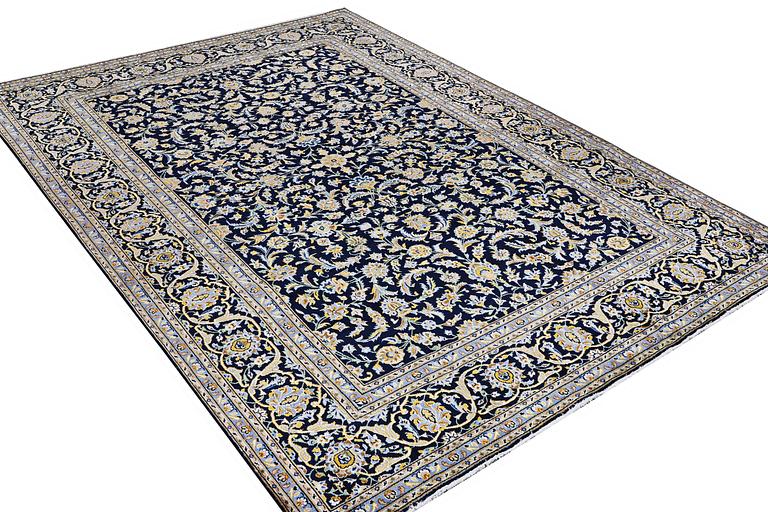 A Kashan carpet, c. 360 x 260 cm.