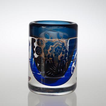 An Edvin Öhrström 'ariel' glass vase, Orrefors Gallery 1987.