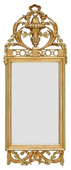 923. A Danish late 18th century mirror.