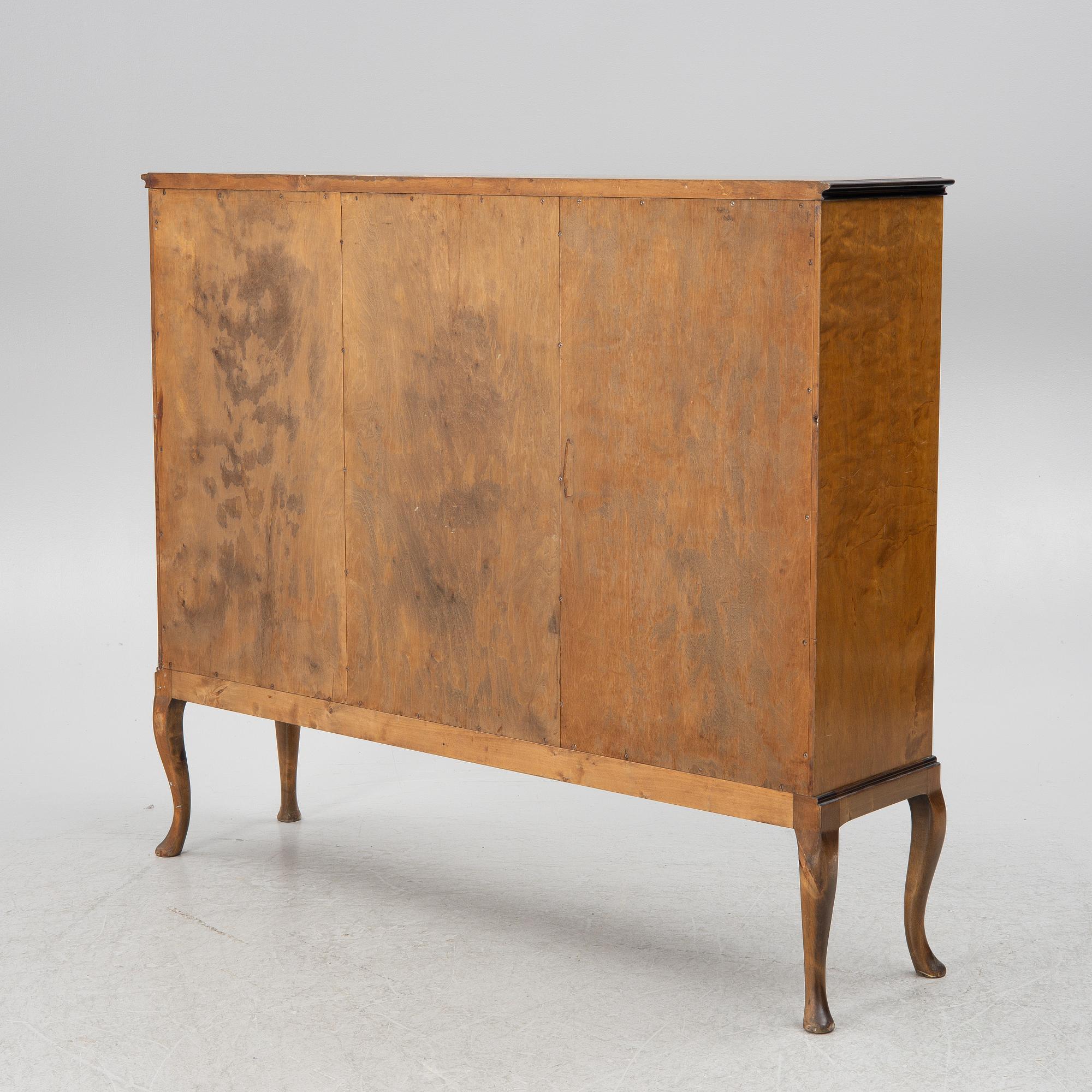 Bokskåp, 1900-talets första hälft.