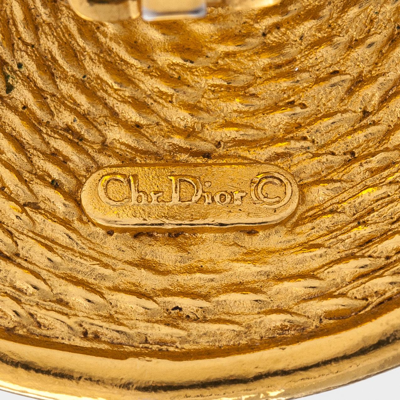 Dior, kaulakoru ja korvakorupari, kuullanväristä metallia. Merkitty  Chr. Dior ja Chr. Dior Germany. 1980-luku.
