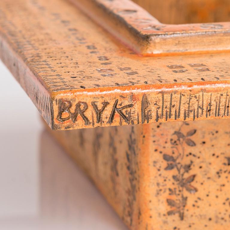 RUT BRYK, reliefi, kivitavaraa, signeerattu BRYK.