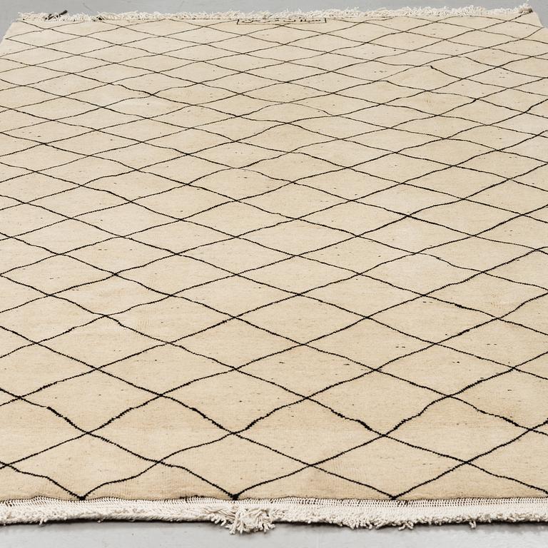 A RUG, orietal, signed, ca 237 x 155 cm.