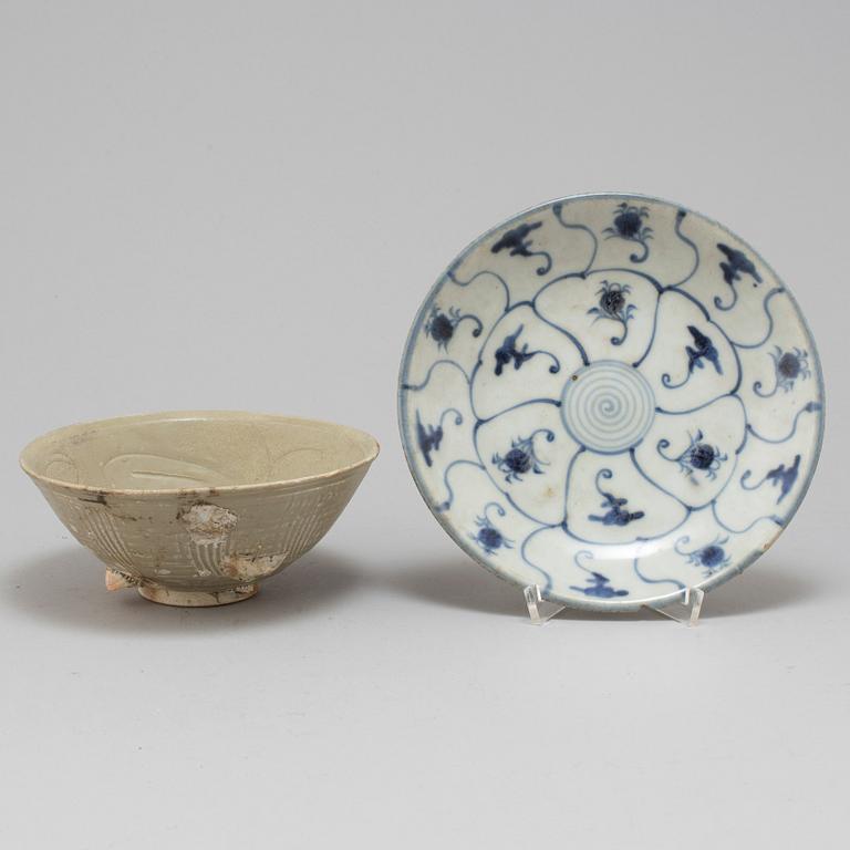 Two Chinese porcelain bowls, probably Ming.