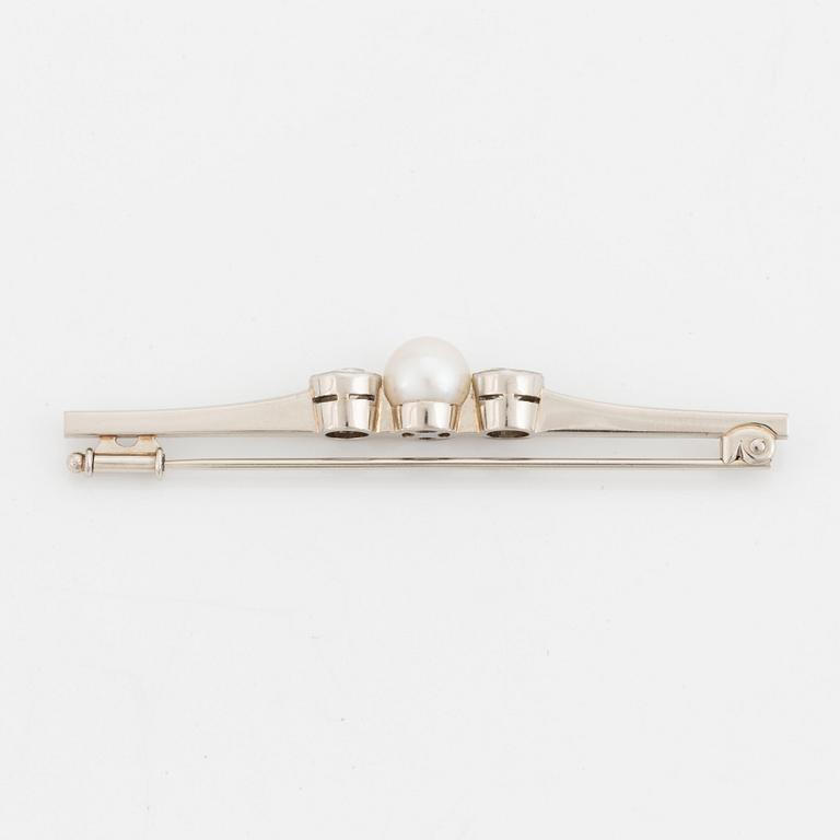 Brosch 14K vitguld med gammalslipade diamanter och en odlad pärla.