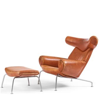 357. Hans J. Wegner, fåtölj med fotpall, "Ox Chair", sannolikt tillverkad av AP-stolen, Danmark, 1960-tal.
