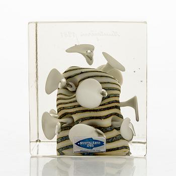 Oiva Toikka, vuosikuutio, signeerattu Oiva Toikka, Nuutajärvi 1981, numeroitu 229/1000.