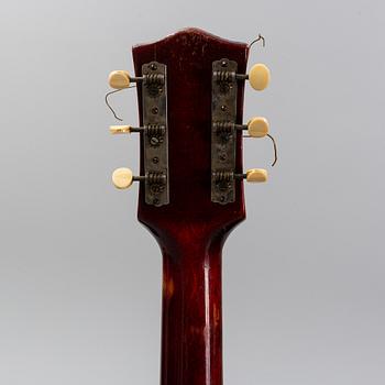 Halvakustiska gitarrer 2 st, Egmond Lucky 7 samt en omärkt.
