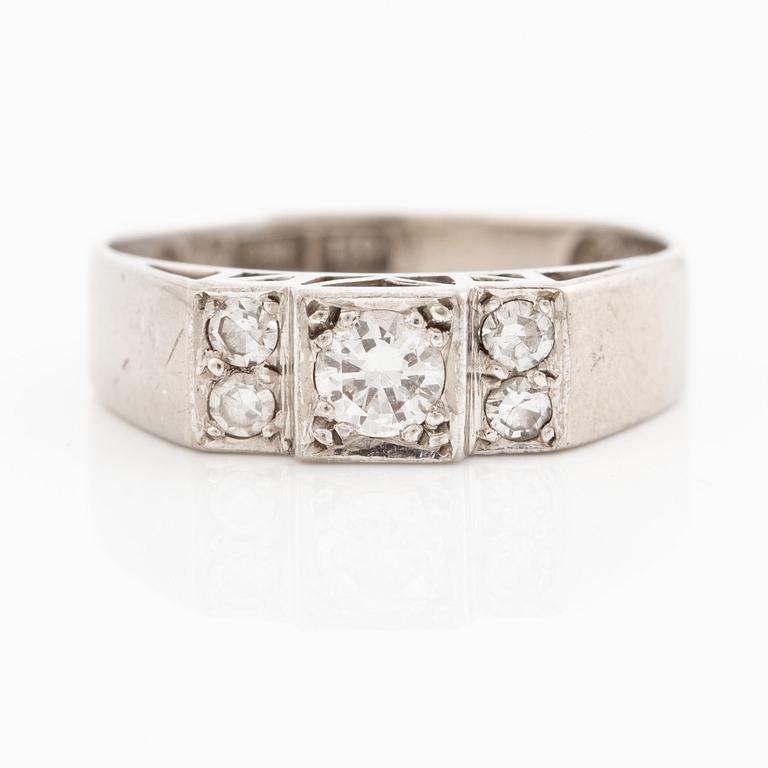 Ring, Engelbert, Stigbert, 18K vitguld med briljantslipade och åttkantslipade diamanter, 1960-tal.