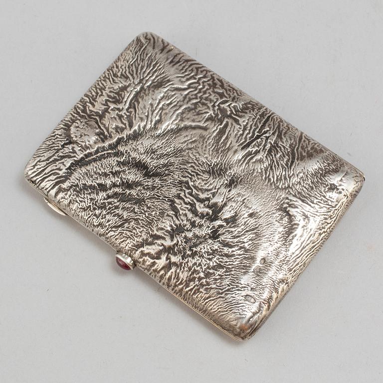 A parcel gilt samorodok Russian cigarettcase 1908-17, by unknown master.