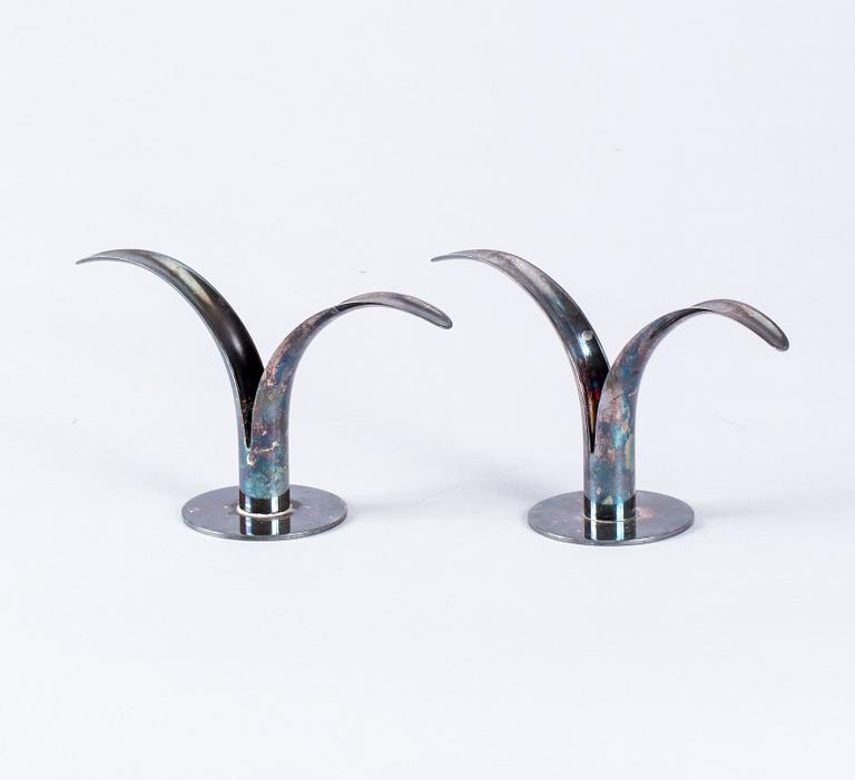 LJUSSTAKAR, ett par, nysilver, "Liljan", Ivar Ålenius Björk, Ystad Metall.