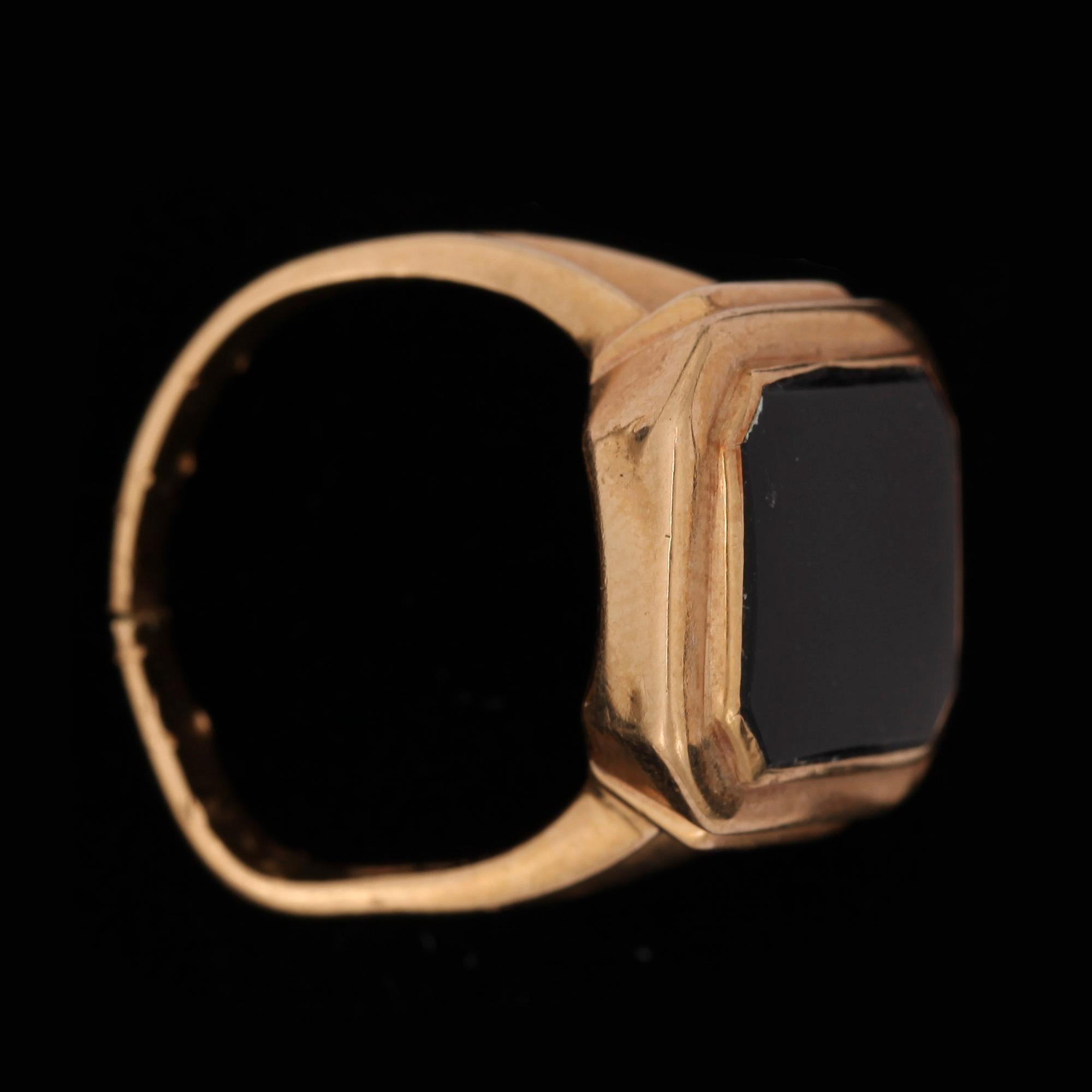 RING, 18k guld, Trege guldsmedsaktiebolaget, Göteborg 1962. Vikt ca 8,2 gram.