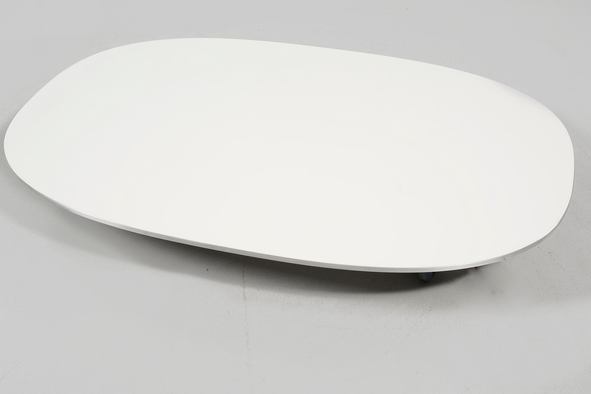 SOFFBORDSSKIVA, "Superellips", Bruno Mathsson och Piet Hein, Fritz Hansen, Danmark, 1988.