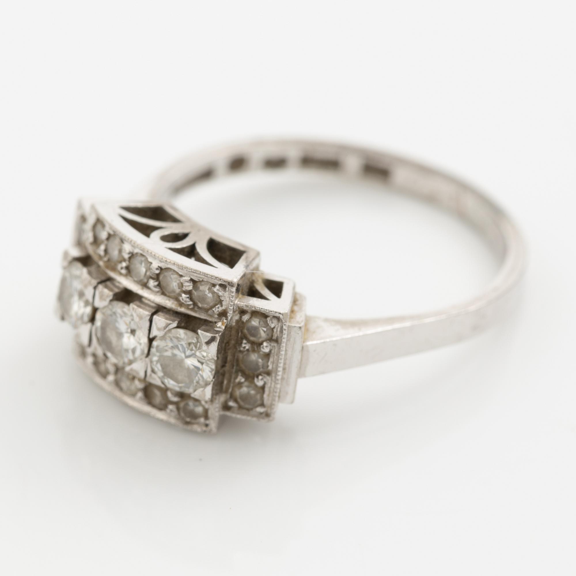 Ring, 18K white gold set with brilliant-cut and octagonal-cut diamonds.