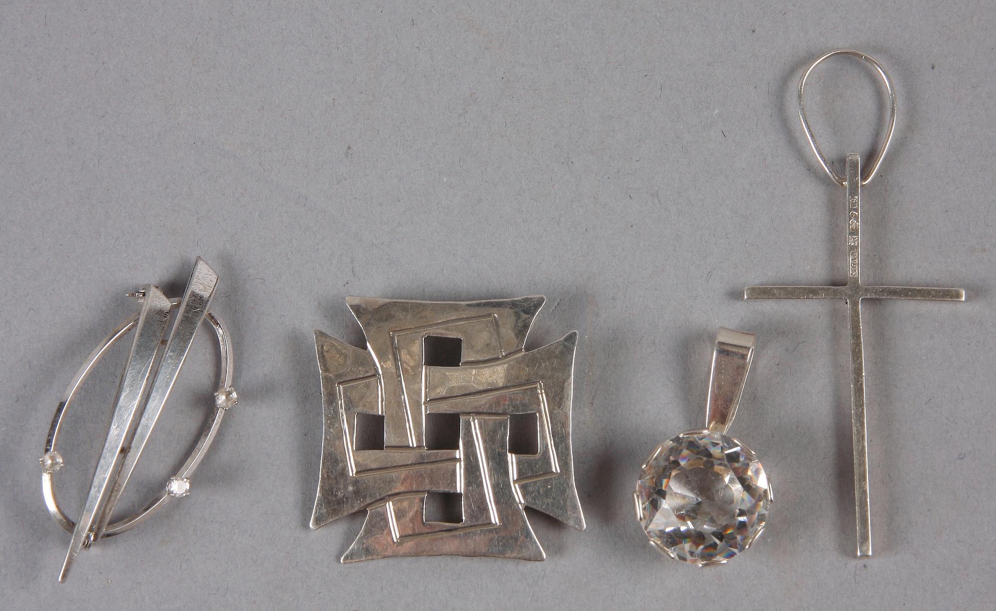 SMYCKEN, 4 st, silver och bergkristall. 1960-93.