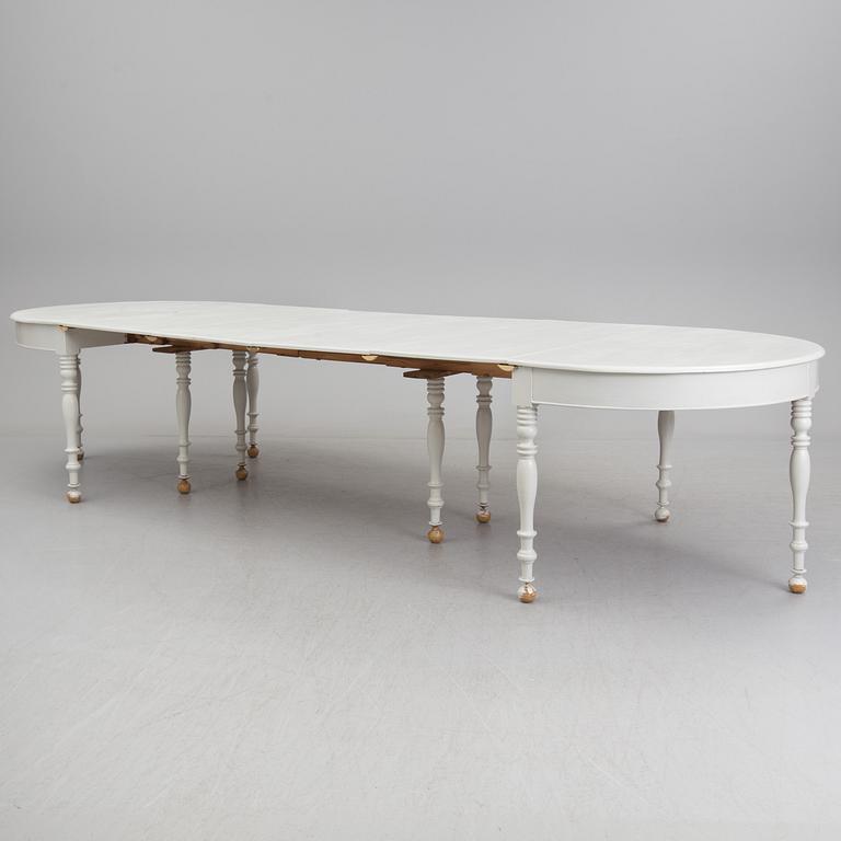 A mid 19th century dining table with six extension leaves.