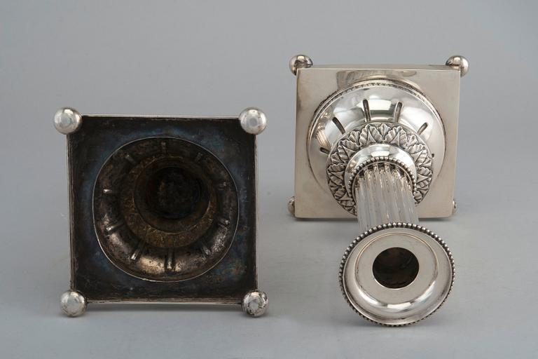KYNTTILÄNJALKAPARI, hopeaa, Carlman Tukholma 1903. Korkeus 19 cm, paino 469 g.