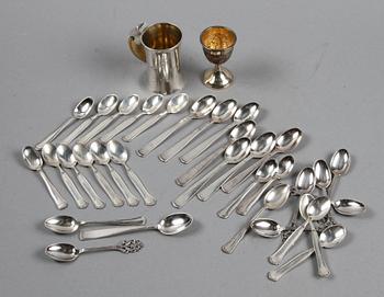 PARTI SILVER, 34 delar, bl a "Rosenholm" GAB samt CG Hallberg, 1900-tal. Tot ca 500 g.