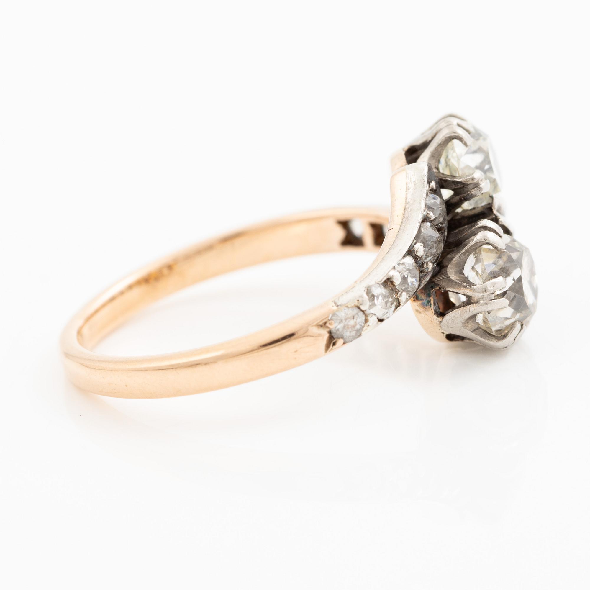 Ring, tvillingring, 18K guld och silver med två gammalslipade diamanter och mindre gammalslipade diamanter.