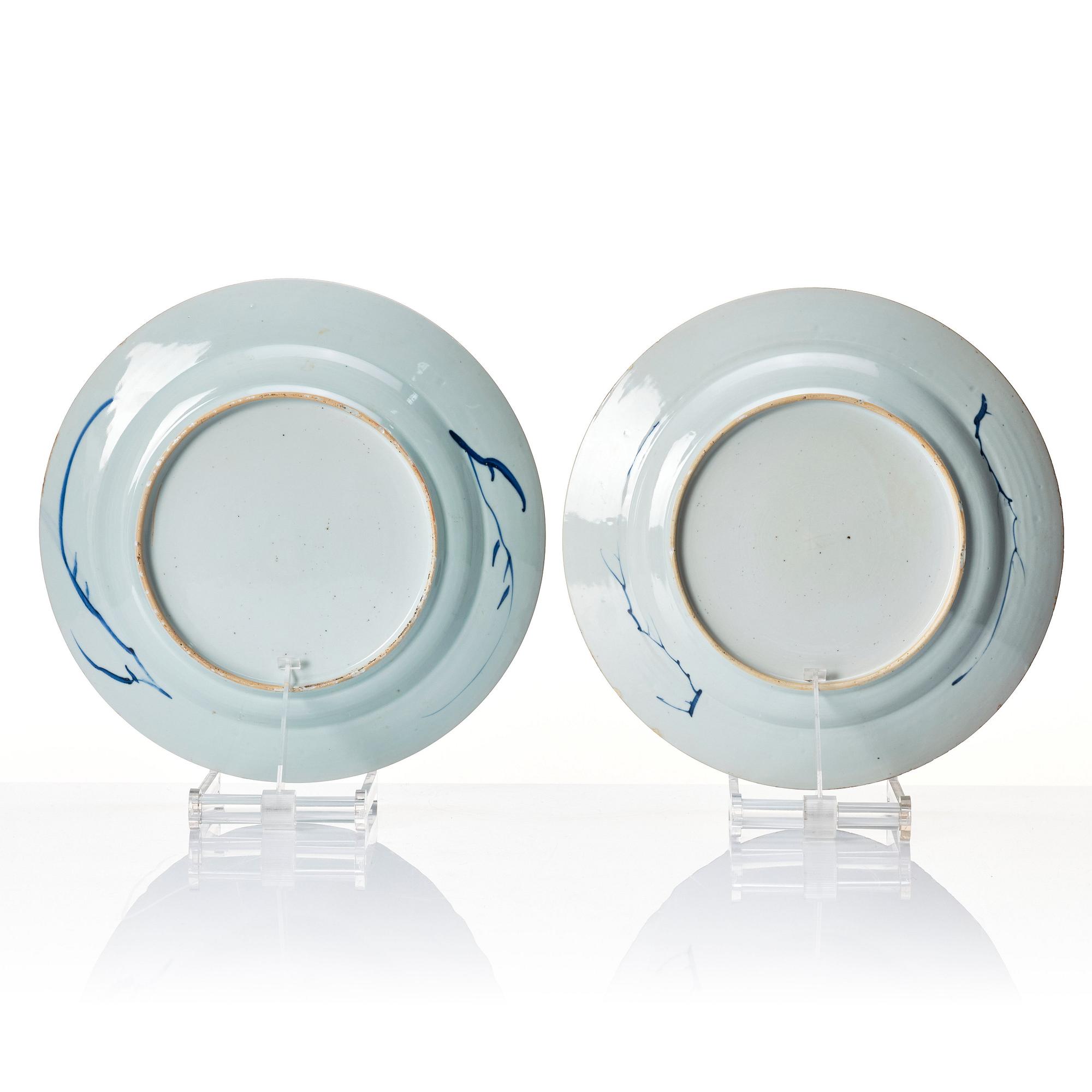 A pair of blue and white serving dishes, Qing dynasty, 18th Century.