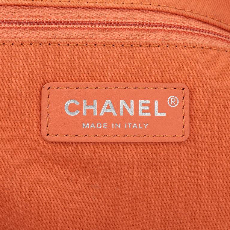 Chanel, a light coral 'Double face Deuville tote' bag, 2019.