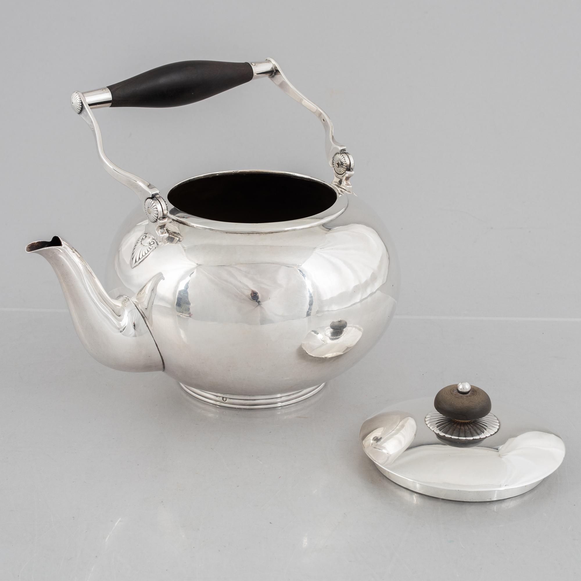 A silver teapot, Netherlands 1836.