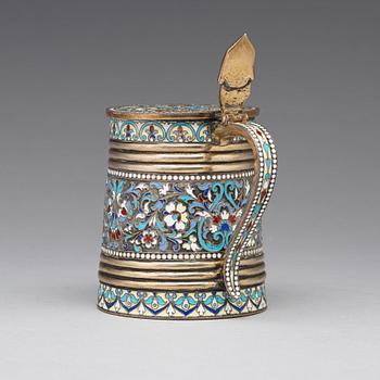 Vasily Agafonov sannolikt, dryckeskanna, silver och emalj, Moskva 1899-1908.
