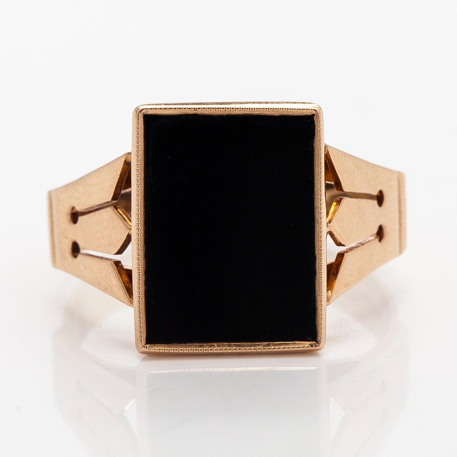 Ring, onyx, 14K gold, Westerback, Helsinki 1954.
