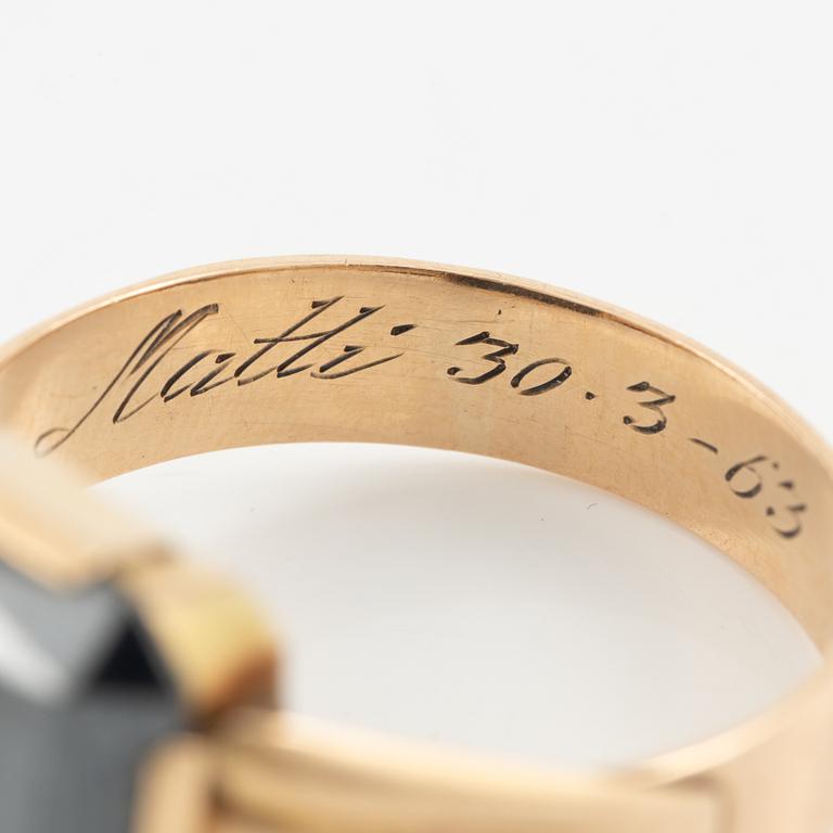 Claw ring, 14K gold with hematite.