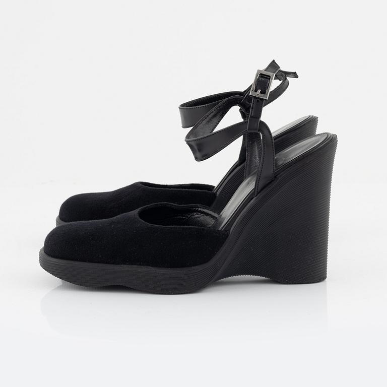 Gucci, a pair of wedge heel shoes, Italian size 36.