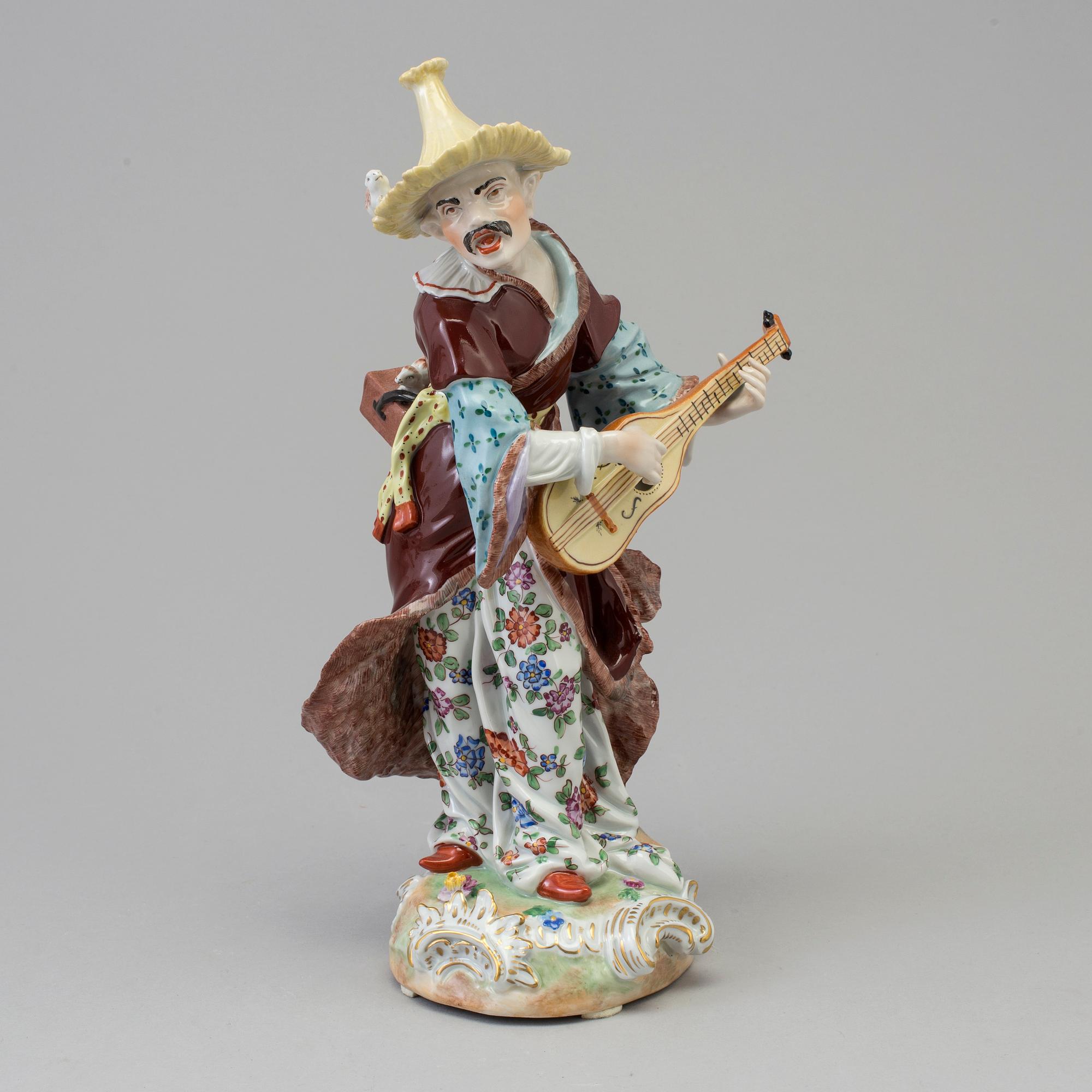 A large Chinoiserie porcelain figure, Germany, Sächsische PF zu Potschappel, 20th Century.