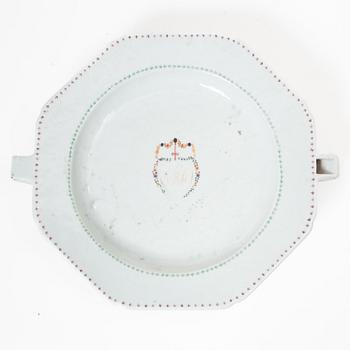 A Chinese export porcelain hot water dish, Qing dynasty, Qianlong (1736-95).