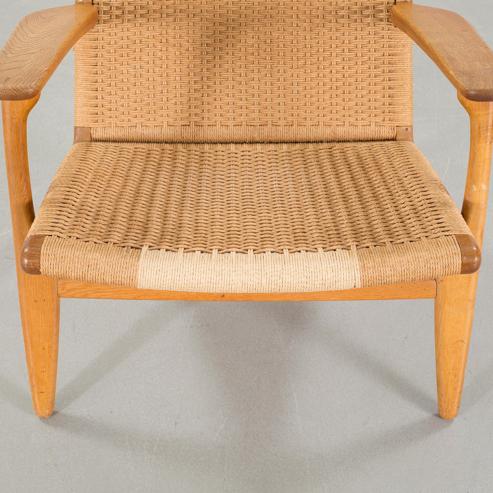 HANS J WEGNER, a lounge chair, model "CH-25", for Carl Hansen & Son in Denmark, second half of the 20th century.