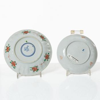 Two Chinese porcelain cups with saucers, Qing dynasty, 18th century.