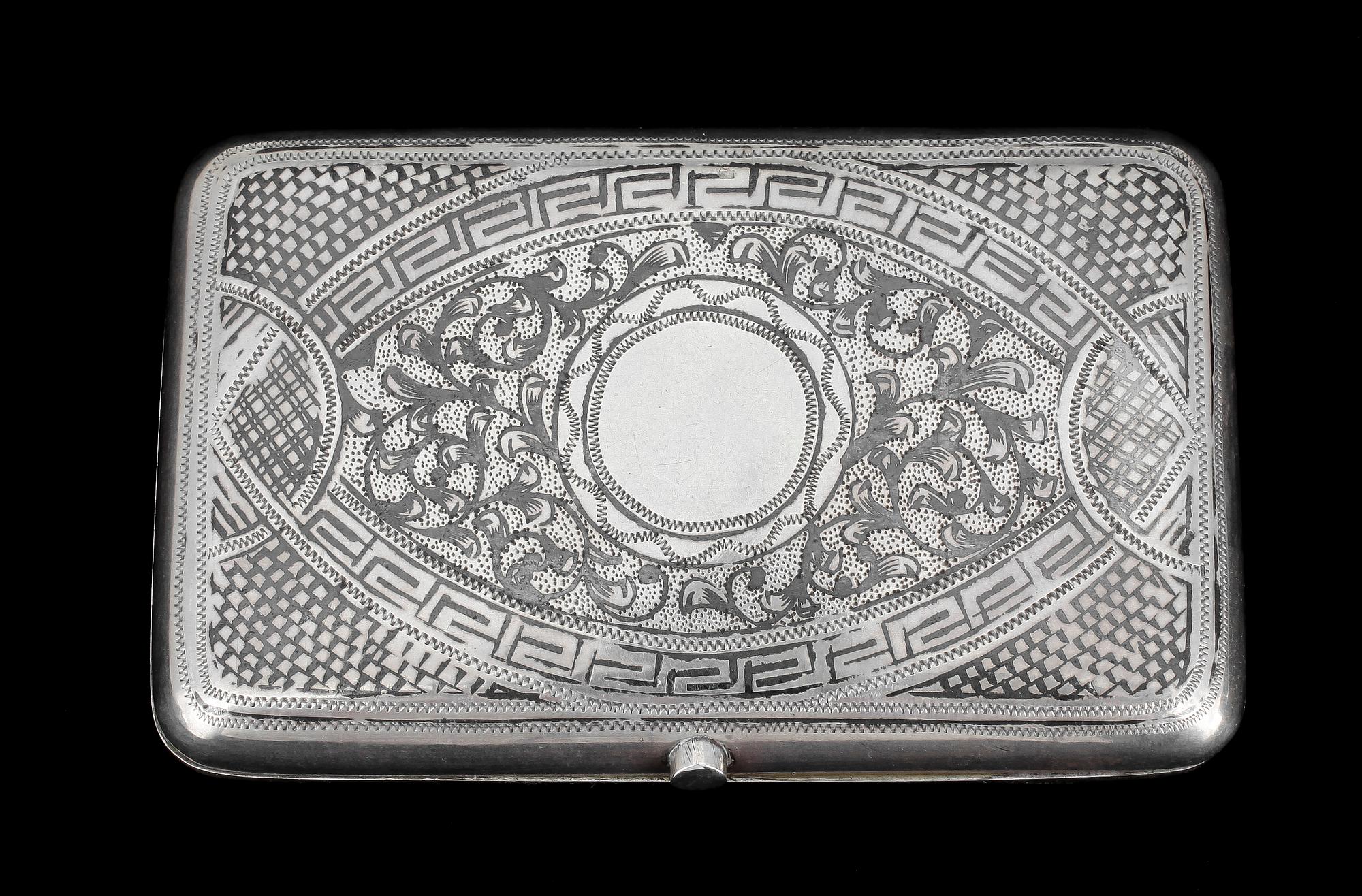 CIGARETTETUI, silver, Trol. Moskva, 1800-talets slut. Ca 118g.