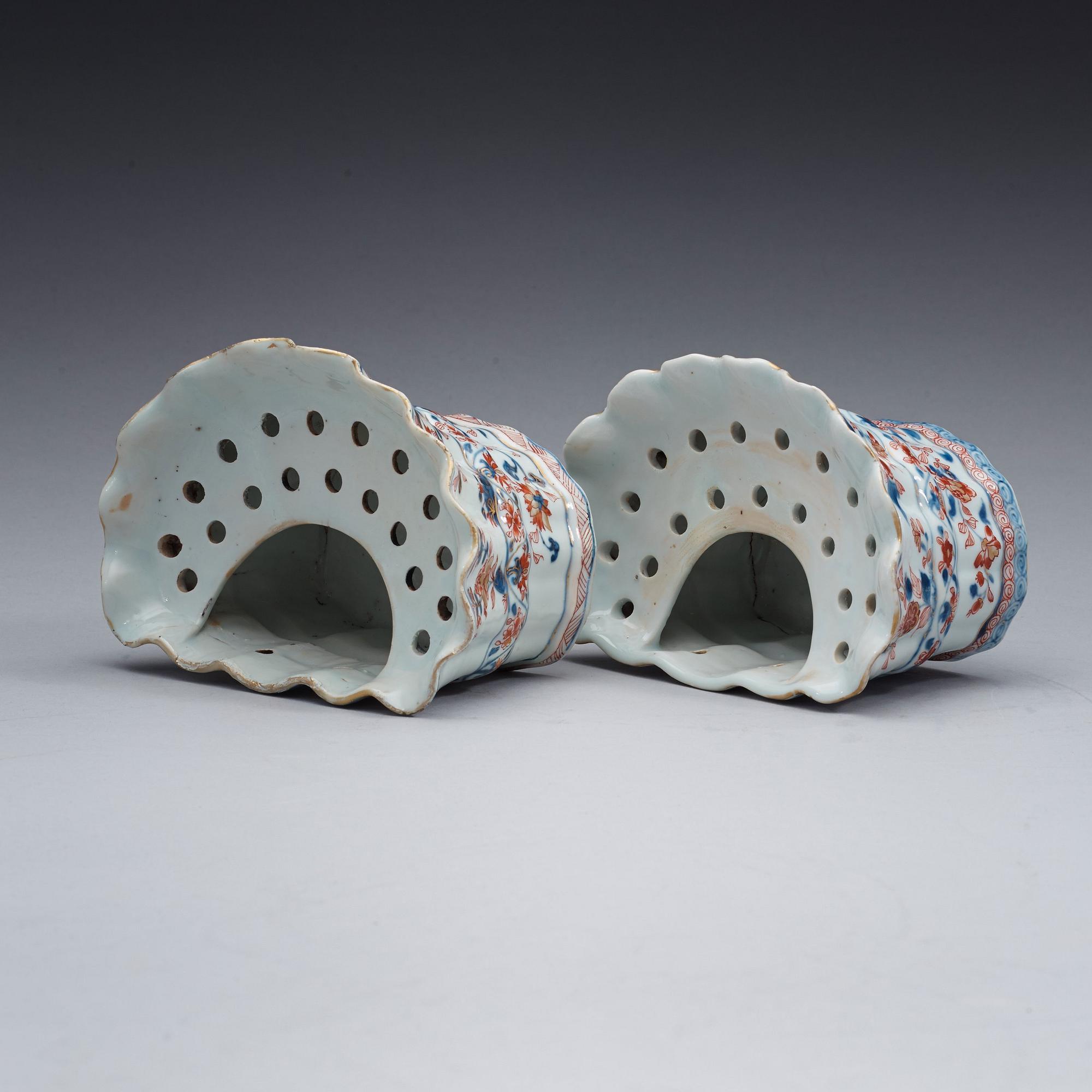Two imari wall-vases, Qing dynasty, Kangxi (1662-1722).