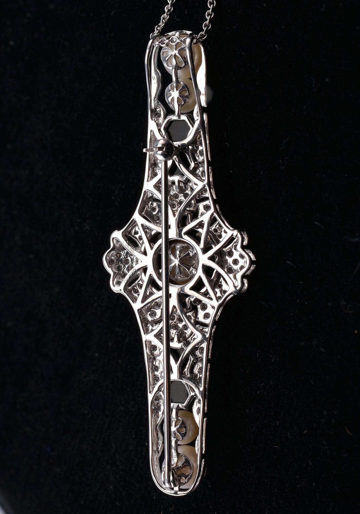 A PENDANT / BROOCH, brilliant cut diamonds c. 0.90 ct. Onyx. 18K white gold. Weight 12 g.