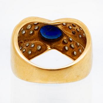 Ring 18K gold 1 sapphire apprx 7 x 4 mm and brilliant-cut diamonds approx 0,40 ct in total.
