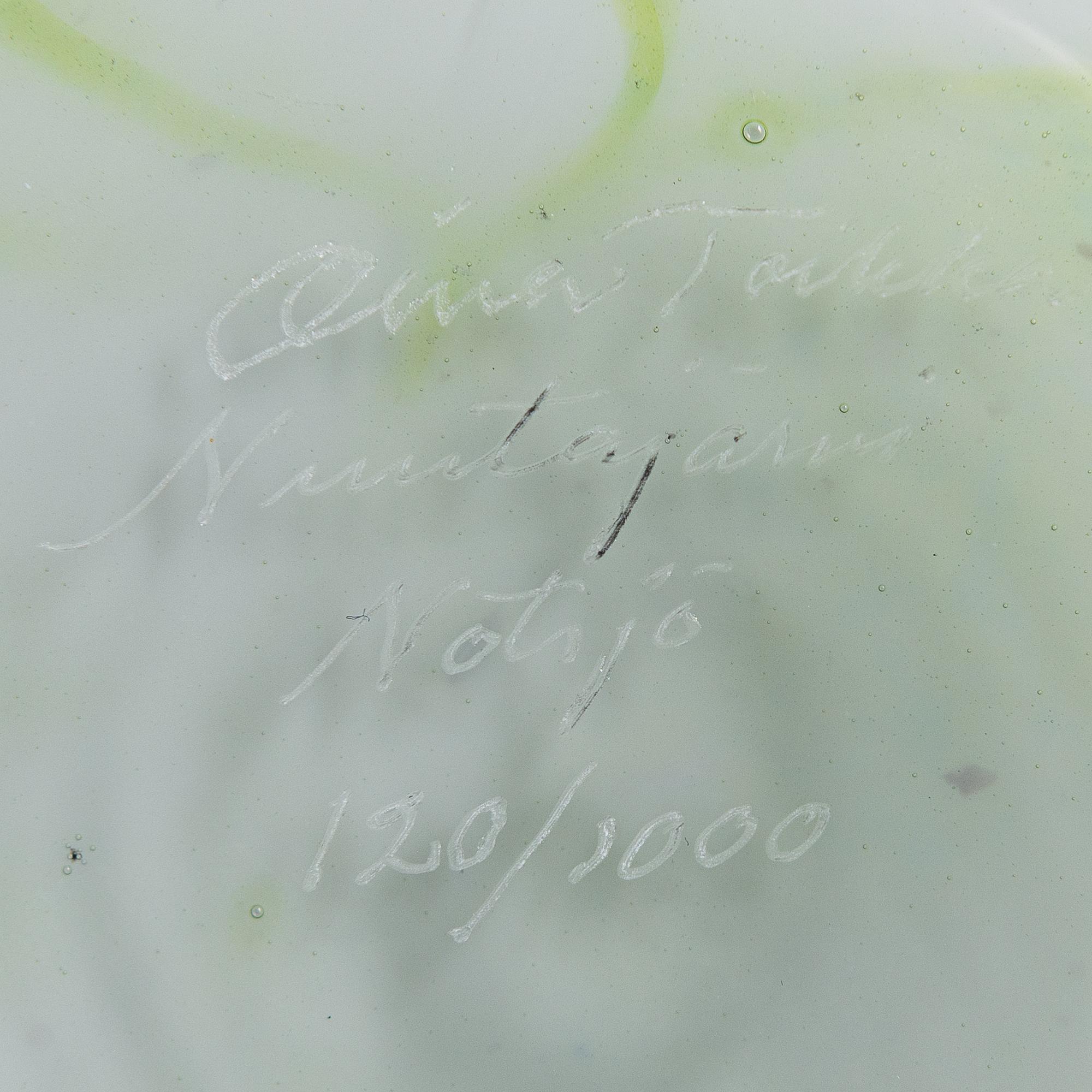 Oiva TOikka, Two glass sculptures "Onion". Signed Oiva Toikka, Nuutajärvi Notsjö 117 and 120/1000.