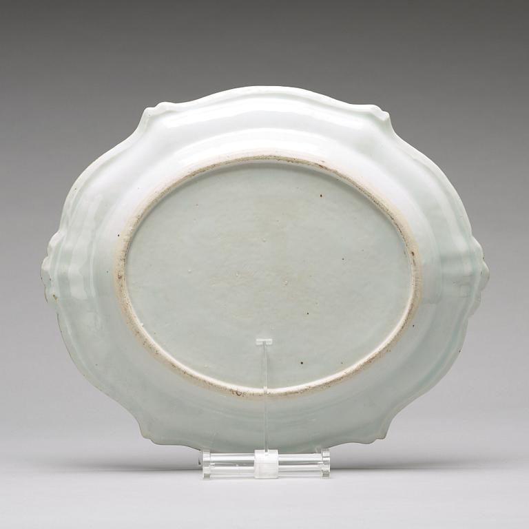 TERRINFAT, vapenporslin. Qingdynastin, Qianlong (1736-95).