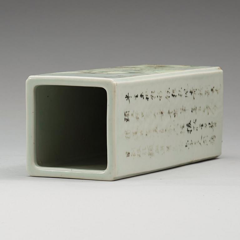 A square enameled vase, Republic, 20th Century.