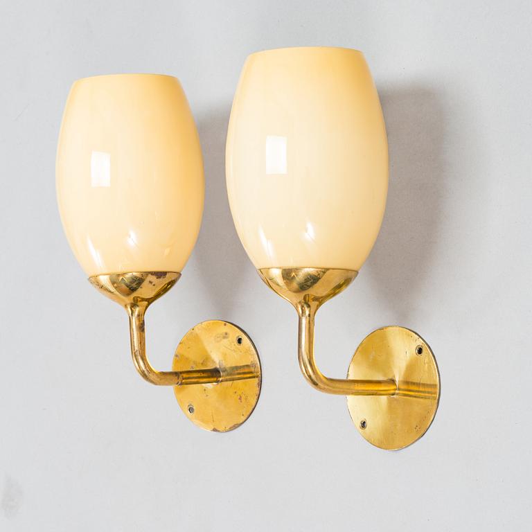 Paavo Tynell, a pair of mid-20th-century 'K 8-6 A' wall lights for Idman.