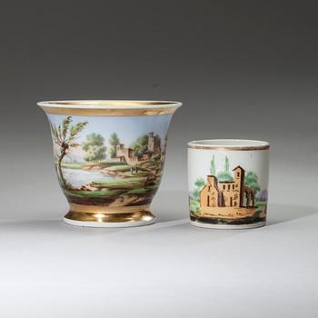 KAHVI- ja TEEKUPPI, posliinia, empire 1800-luvun alku.