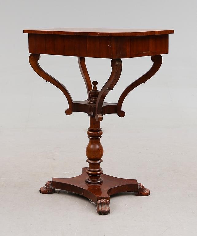 DAMARBETSBORD, senempire, 1800-talets mitt.