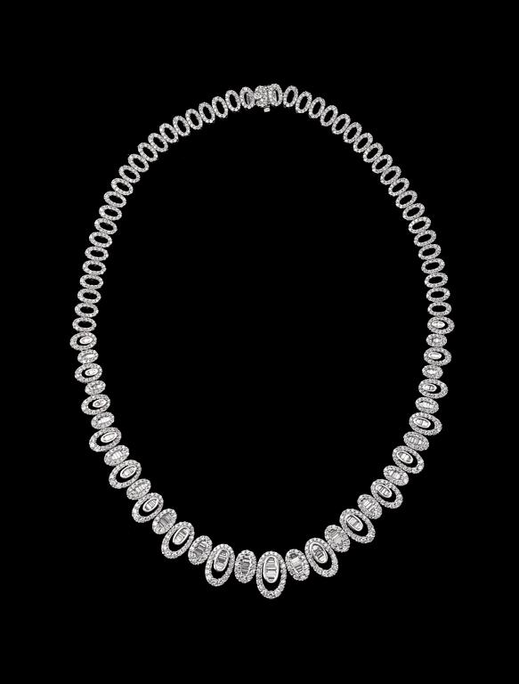 A NECKLACE, 142 baguette- and 991 brilliant cut diamonds 11.00 ct. 18 K white gold. Length 42 cm. Weight 55 g.