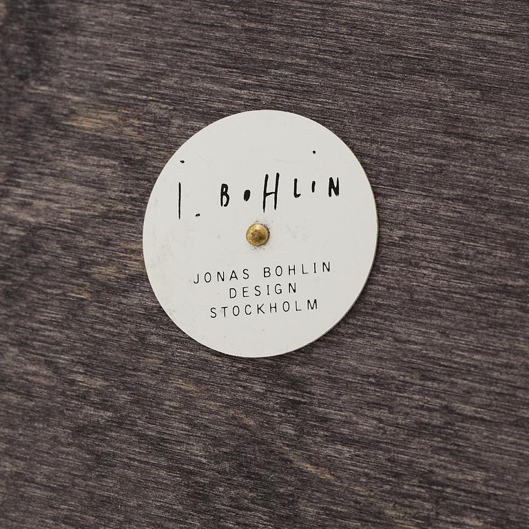 Jonas Bohlin, a dining table.