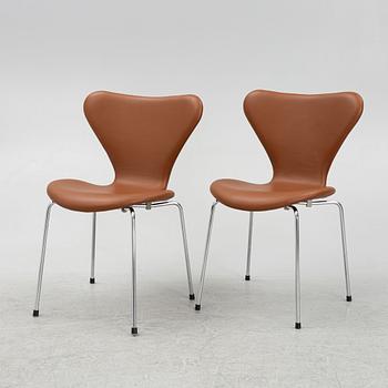 Arne Jacobsen, six "Series 7" chairs for Fritz Hansen, Denmark.