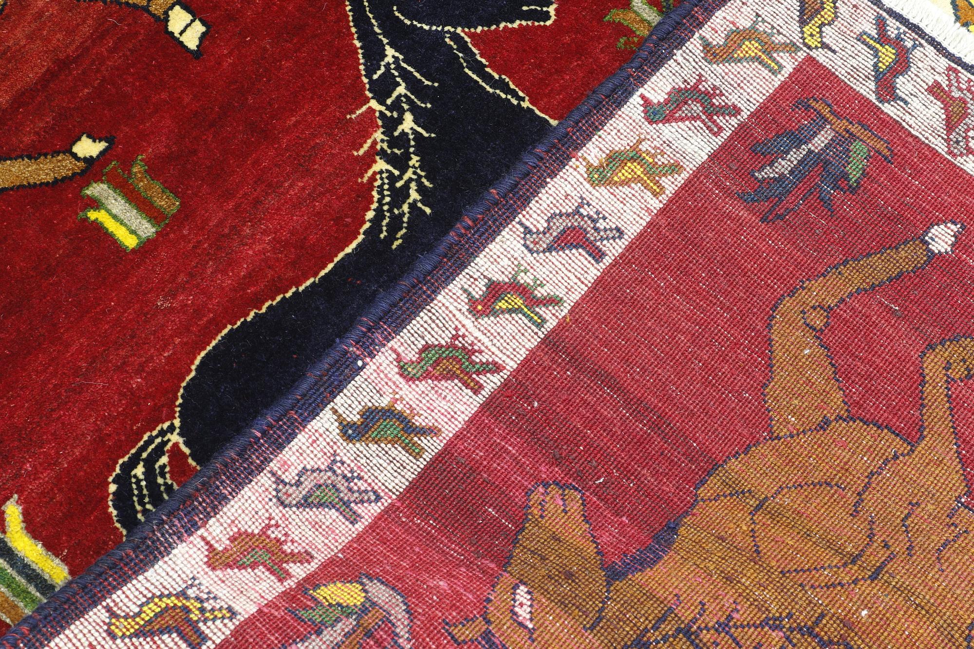 A carpet, Figural Kashgai, ca 180 x 110 cm.