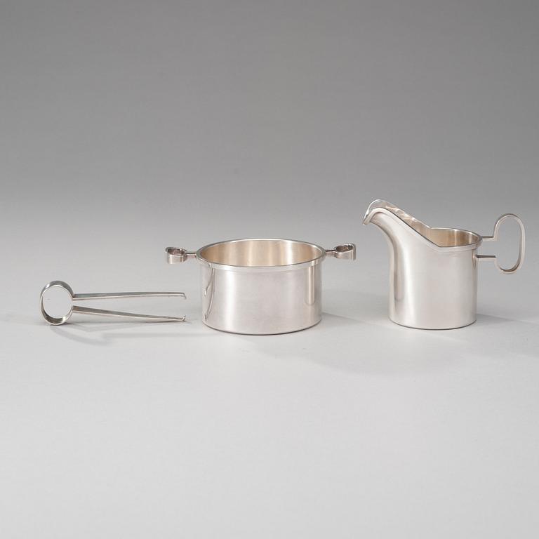 GRÄDDSNÄCKA och SOCKERSKÅL samt SOCKERTÅNG, silver, Bertel Gardberg, signerade. Totalvikt 242 g.